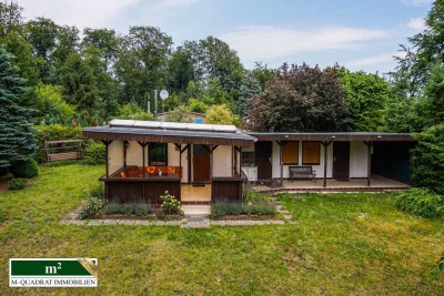 Wochenendhaus mit separater Sauna, und viel Platz auf dem gepflegtem, großen Grundstück.