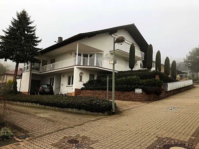 ***WOHNUNG MIT CARPORT UND SEPARATEM EINGANG ***