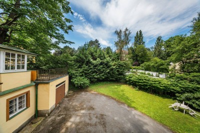 Renovierungsbedürftige Altbauvilla mit hübschem Garten