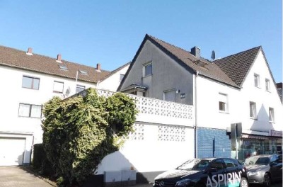 Schöne 8 Zimmer-Wohnung in Wohn-und Geschäftshaus in Köln-Zündorf mit Gartennutzung