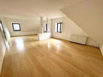 KL-City - Attraktive, geräumige 4-Zimmer-Wohnung am Schillerplatz