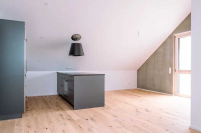 Sehr moderne Dachgeschosswohnung mit Sichtbeton