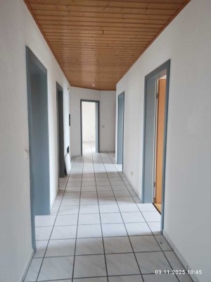 Gepflegte 4-Zimmer-Wohnung im 2. OG in Orbis