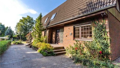 Zweifamilienhaus, riesig groß, sofort frei!