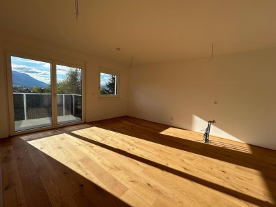 Neubau: 2 Zi-Wohnung mit großem Westbalkon