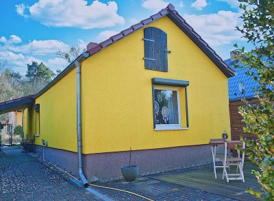 2 Häuser zum Preis von 1   Umfangreich saniert, Carport, Bahnanschluss Berlin  JETZT LESEN!