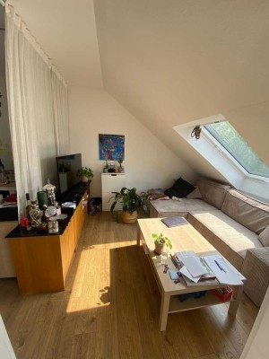 Möblierte DG Wohnung: Ruhige zentrumsnahe Lage in Beuel