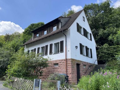 Freistehendes Einfamilienhaus mit großem  Garten in Lambrecht (Pfalz)