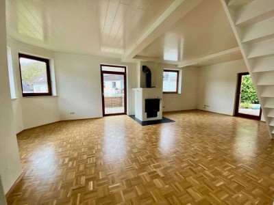 Geräumiges, lichtdurchflutetes Haus mit Einbauküche und Garten