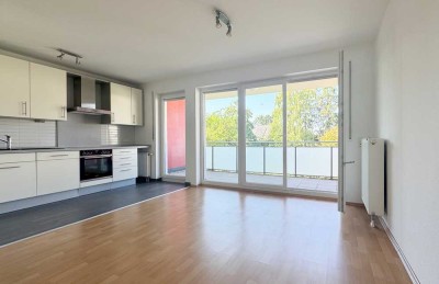 Renovierte 2-Zimmer-Wohnung mit EBK und Balkon in ruhiger Lage