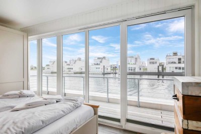 Schwimmendes Haus: Luxuriöse Eleganz direkt auf der Schlei