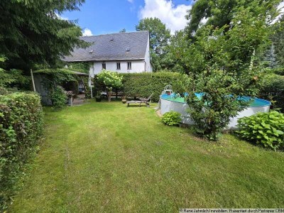 Sanierungsbedürftiges EFH mit 212qm auf 1.770qm Grundstück mit Pool & Doppelgarage + Gartenhaus