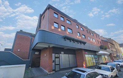 FREIE RENOVIERTE 2,5-ZIMMER-WOHNUNG MIT BALKON ZENTRAL IN KREFELD - PROVISIONSFREI