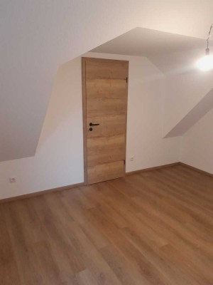 Geräumige 5-Zimmer Wohnung mit Balkon und Garage in Staffhorst