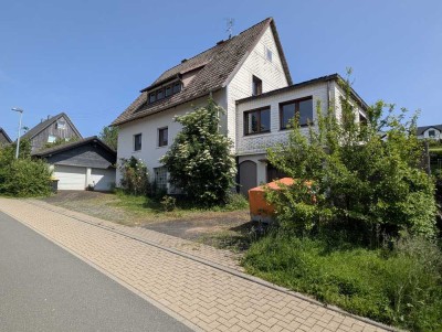 Einfamilienhaus - innen modernisierungsbedürftig