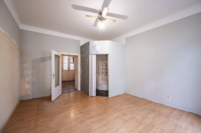 ++Notverkauf++ Kompaktes Altbau-Apartment mit viel Potenzial – perfekt für kreative Lösungen