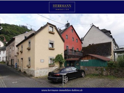 Ferienimmobilie mit Moselblick: Voll möbliertes Einfamilienhaus mit Stellplätzen