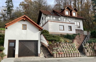 Gepflegtes 1-2 Familienhaus mit toller Aussicht