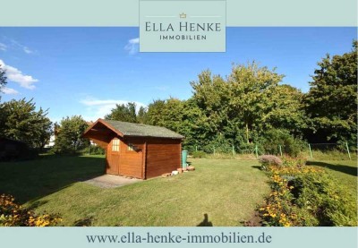 Mit 450m² Garten! Schöne, modernisierte 3-Zimmer-Wohnung mit Dielen, Einbauküche + modernem Bad.