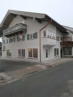 Erstbezug nach Sanierung: Toplage am Marktplatz 2,5-Zimmerwohung mit Balkon