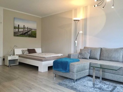 Modernes, gepflegtes, voll möbliertes Apartment gegenüber der Saturn Arena