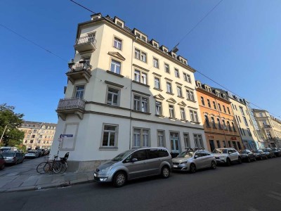 Schöne Aussichten! Schicke Wohnung mit Balkon in beliebter Wohnlage der Äußeren Neustadt!