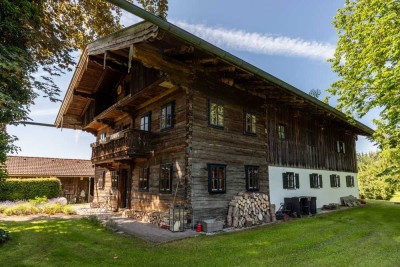 Tradition trifft Eleganz: Modernes Wohnen im historischen Bauernhaus