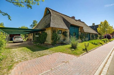 Sanierte Reetdach-Rarität in gefragter, ruhiger Lage, der ideale Rückzugsort für Individualisten