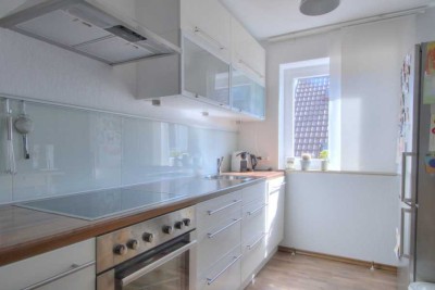 Direkt vom Eigentümer! Modernisierte 3,5-Raum-Maisonette-Wohnung mit Balkon, EBK und Garage
