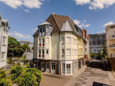Gepflegtes Mehrfamilienhaus, zentrale Lage, Eigennutzung Büro mit 2 Außenstellplätzen