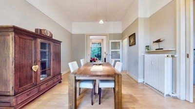 Stilvolle Hochparterre-Altbauwohnung  mit eigenem Garten