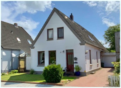 Attraktive Lage: Solides Wohnhaus m 2 Wohnungen und Südgarten wenige Minuten ins Zentrum BEZUGSFREI