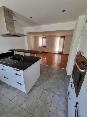 Modernisiertes Reihenhaus mit Garten, Balkon und Einbauküche in Offenburg