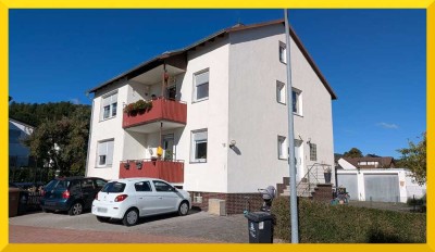 [Veckerhagen] Modernisiertes Zweifamilienhaus mit Balkonen, Terrasse, Garten und Garage