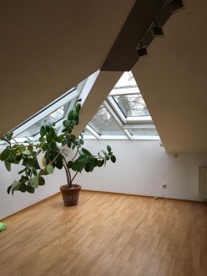 Charmante Dachgeschosswohnung in ruhiger Lage von Pfullingen