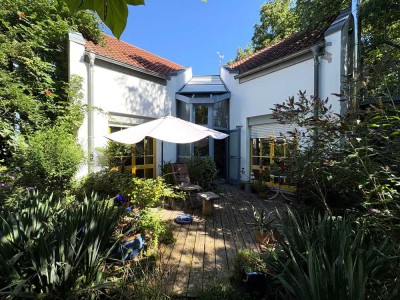 Architektenvilla im Dornröschenschlaf inmitten einer begehrten Siedlungslage von Reisbach