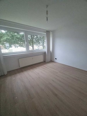 Helle 3,5-Zimmer Terrassenwohnung in Hilden mit Schwimmbad und Sauna