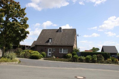 Alles was das Herz begehrt - Freistehendes Ein-/ Zweifamiliendomizil mit paradiesischem Garten