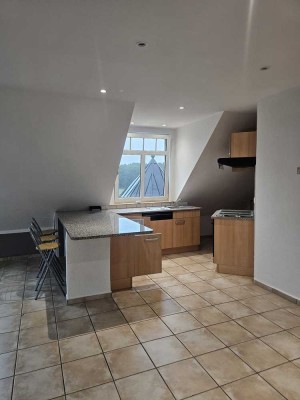 Penthousewohnung mit Aufzug, Balkon und Garage