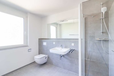 Lichterfüllte 3-Zi.-Wohnung mit Balkon und elegantem Tageslichtbad *ERSTBEZUG*