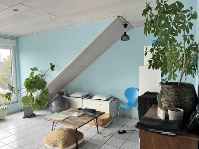 Zweizimmer-Dachgeschoss-Eigentumswohnung mit Garage in Duisburg-Meiderich