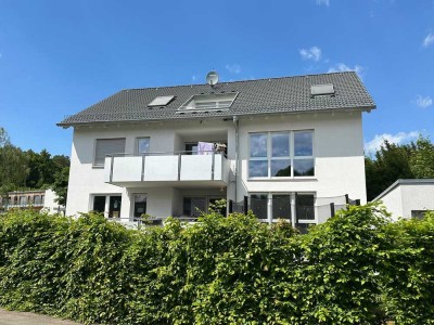 Schicke, neuwertige 3 1/2 Zimmerwohnung mit Dachterrasse in erstklassiger Lage