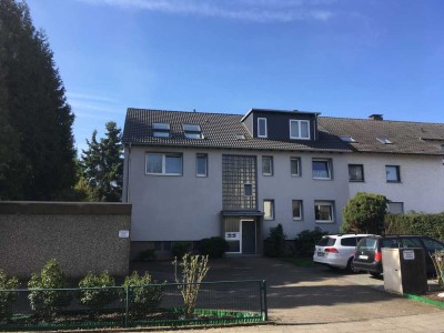 Geräumige Erdgeschosswohnung mit Garten, Terrasse und Kellerbar