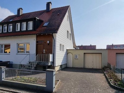 Doppelhaushälfte mit Garten & Garage
