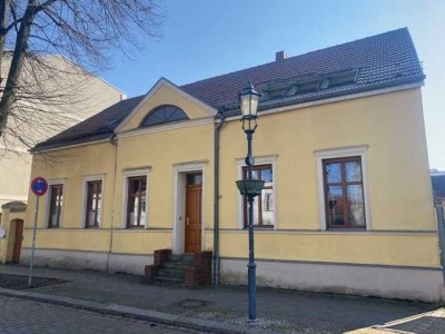 Exclusive living on 231 m² - old town house with 6 rooms in the historic centre of Teltow