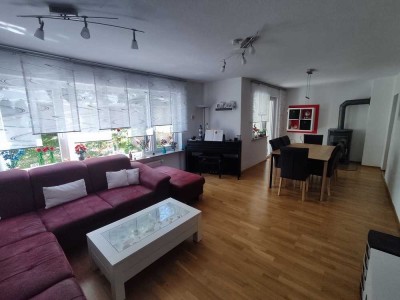 Kernsanierte 4 bis 5-Zimmer-Wohnung in naturnaher Umgebung mit super Verkehrsanschluss