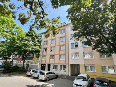 11-Parteien-Mehrfamilienhaus mit AB und 7 Garagen in Düsseldorf-Oberbilk