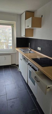 Schöne 4 Zimmer Wohnung mit Einbauküche und Balkon!