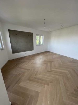 Moderne 4-Zi.-Whg., Balkon, EBK, Stellplatz,...