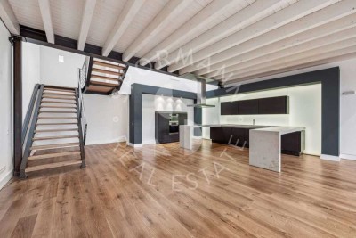 Modernes & ruhiges Innenhof-Loft - echter Industriecharme - Einbauküche, Stellplatz & Terrasse